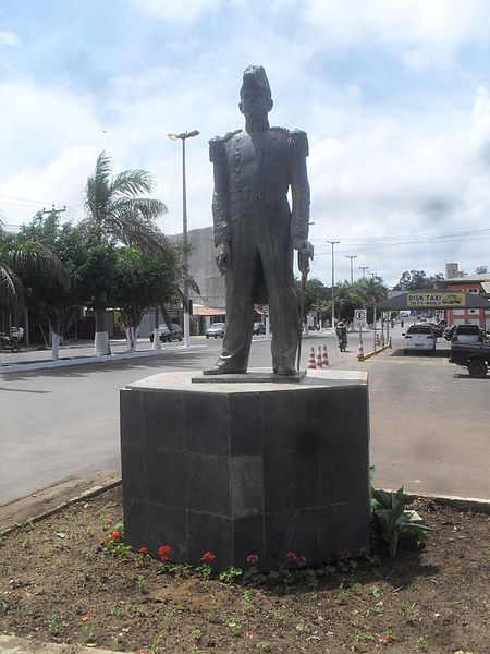 File:Estátua Almirante Rubim.JPG