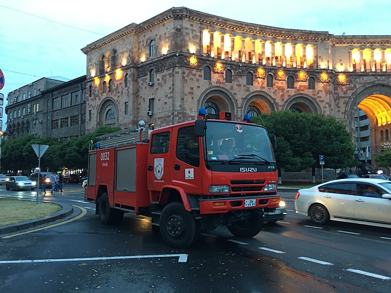 File:Fire Engine in Yerevan 01.jpg