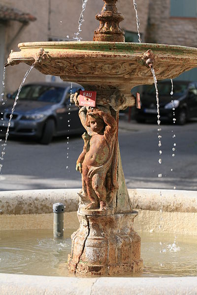 File:Fontaine Lagnes, by JM Rosier.JPG