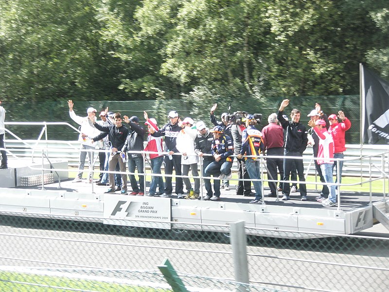 File:Formel 1 2009 Fahrerparade in Spa.jpg