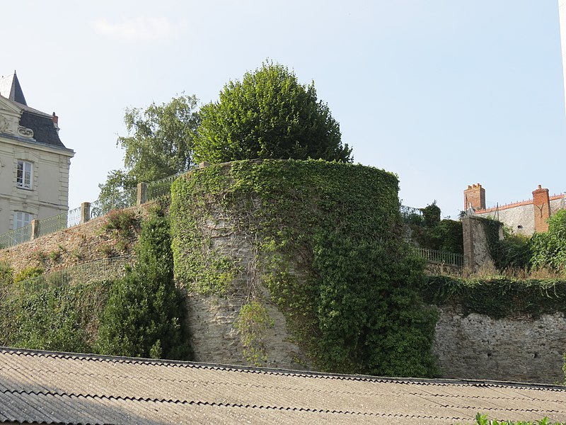 File:Fortifications de Château-Gontier 3.JPG