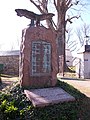 Kirche mit Ausstattung, Mauer des Kirchhofs mit Tor und Denkmal für die Gefallenen des Ersten Weltkrieges vor dem Kirchhof (Einzeldenkmale der Sachgesamtheit 09300269)