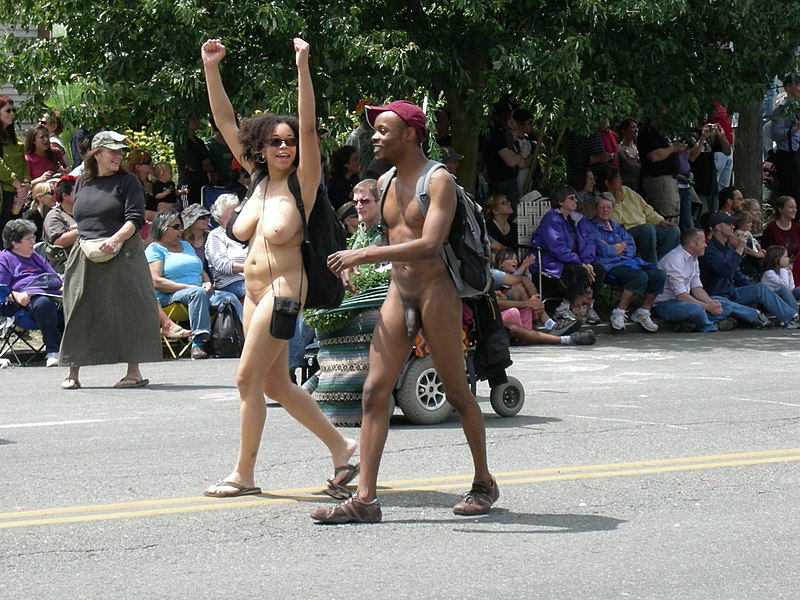 File:Fremont Solstice Parade 2007 - naked couple 01.jpg