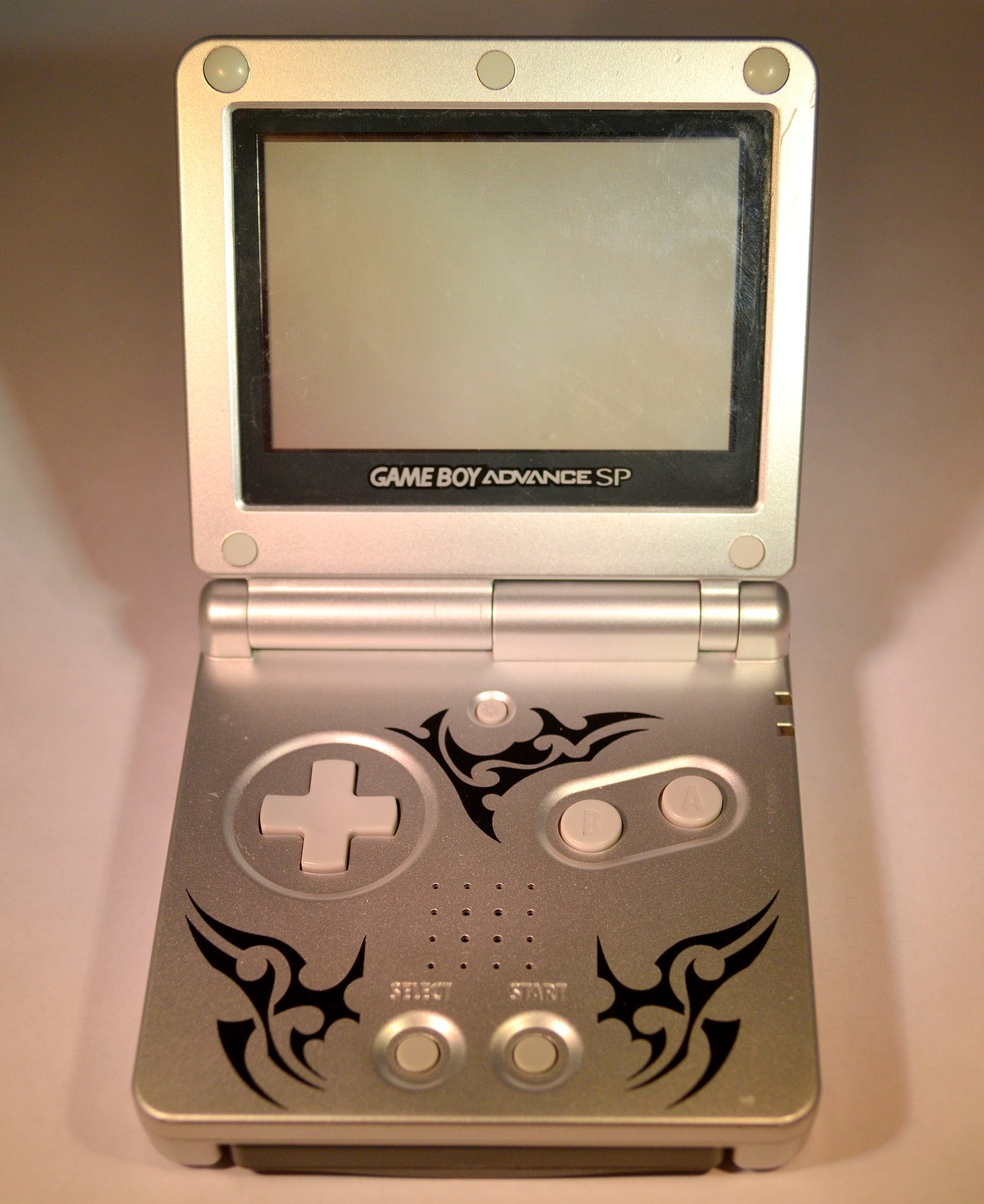 ファイル:Game Boy Advance SP Tribal Edition - 2.JPG - Wikipedia