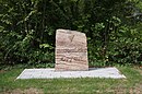 Lapide commemorativa dell'Associazione delle vittime del regime nazista (VVN), nel parco cittadino