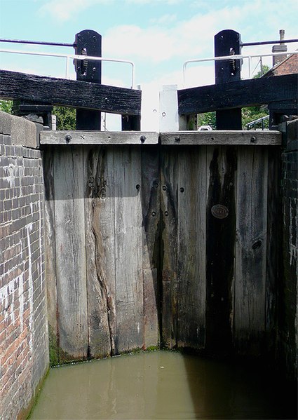 File:Glascote Bottom Lock at Tamworth, Staffordshire - geograph.org.uk - 1162337.jpg