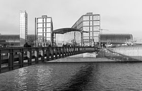 Gustav-Heinemann-Brücke und Hauptbahnhof, Berlin-Mitte