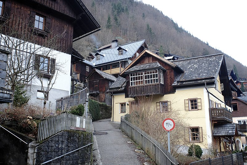 File:Hallstatt 2014 (12258380446).jpg