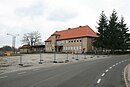 Bahnhof Rathenow Nord, bestehend aus Empfangsgebäude, Güterschuppen, gepflastertem Vorplatz und Waage