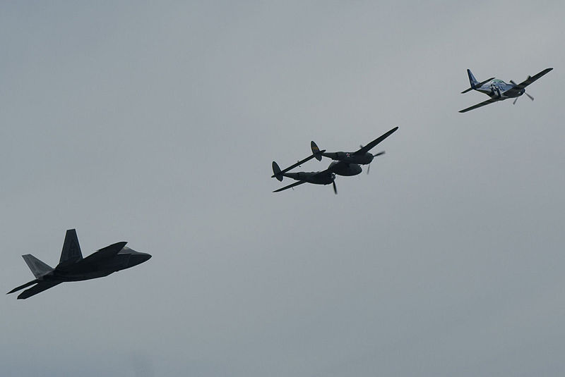 File:Heritage Flight P-51D P-38F F-22A Second Pass 10 SNF 04April2014 (14606450213).jpg