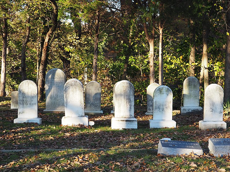File:Historic Ivy Hill Cemetery 110737.jpg