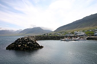 Hafen von Þingeyri im Fjord Dýrafjörður