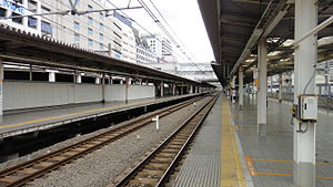 埼京線、湘南新宿線月台（2014年8月） 此圖片需要更新。 (2020年7月16日) 請更新本文以反映近況和新增内容。完成修改後請移除本模板。