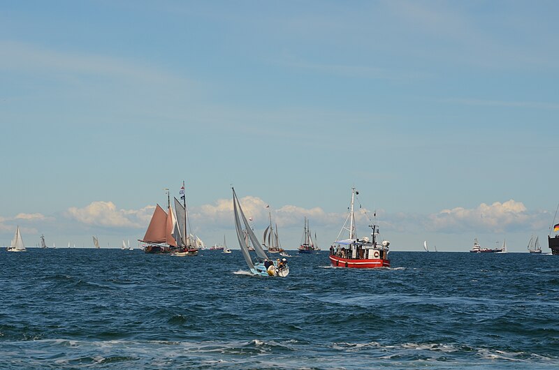 File:Impressionen von der 22. Hansesail 2012 (7764393946).jpg