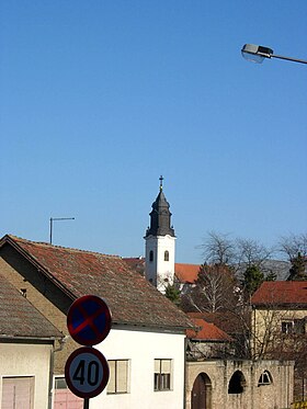 Le centre ville d'Inđija, avec l'église orthodoxe