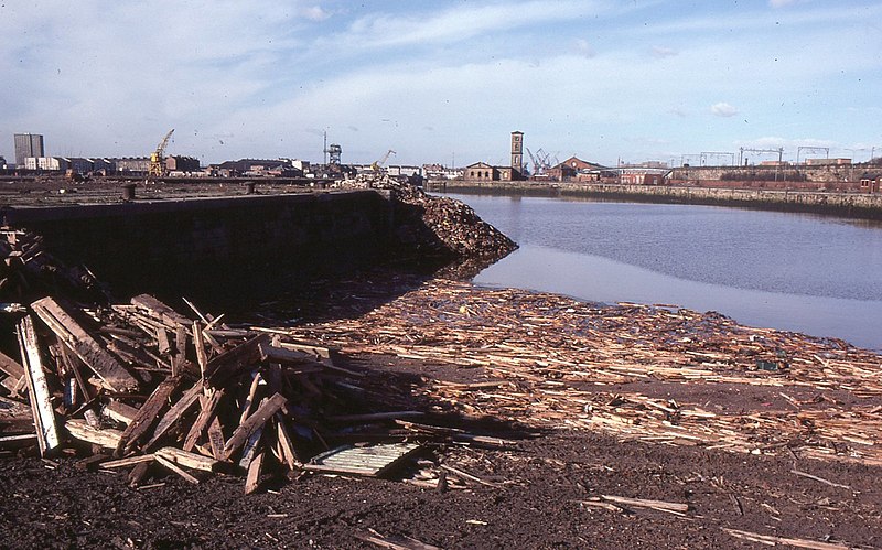 File:Infilling Queens Dock, Glasgow (geograph 5656578).jpg