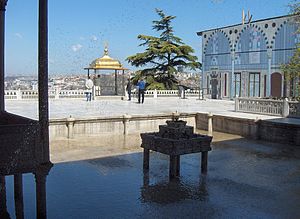 Palais De Topkapı: Histoire et conception du palais, La porte de lAuguste ou porte Impériale, Première cour