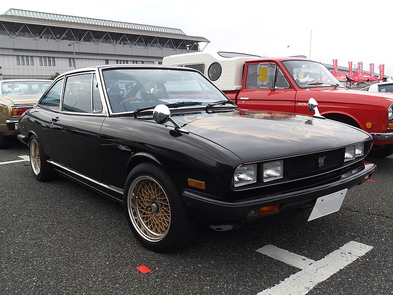 File:Isuzu 117coupé XC-J, Front Perspective View, late model, Black.jpg