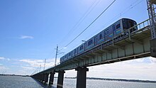 JR鹿島線 北浦橋梁を走行するE131系電車。.jpg