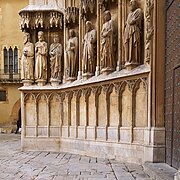 Jambas de la portada principal de la Catedral de Tarragona.jpg