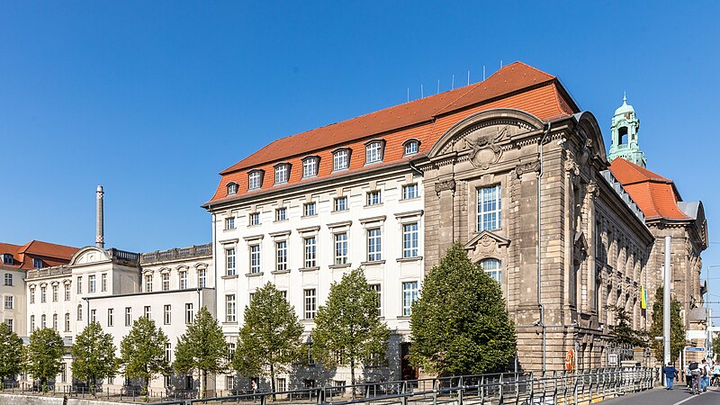 File:Kaiser-Wilhelm-Akademie, Bundesministerium für Wirtschaft und Klimaschutz, Invalidenstraße, Berlin-49289.jpg