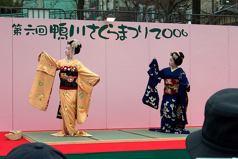 File:Kamogawa Maiko 04.jpg