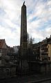 Obelisk mit Friedenstaube auf der Oberen Karlsbrücke