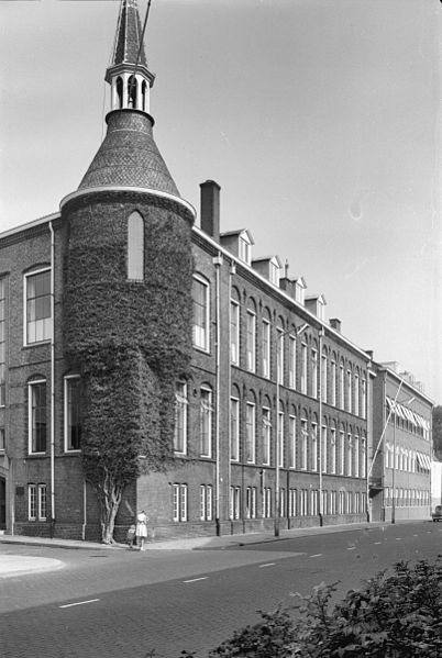 File:Keizersgr., hoek Kruisstr. - Leeuwarden - 20132460 - RCE.jpg