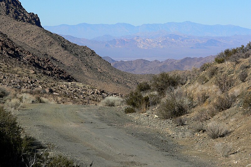 File:Kingston Range Excelsior Mine Road 4.jpg