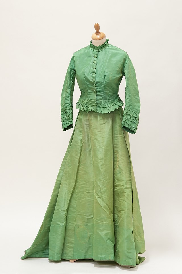 File:Kjole - kjole med løst liv og jakke - Oslo Museum - OB.11760.A-C -  bilde 2.jpg - Wikimedia Commons