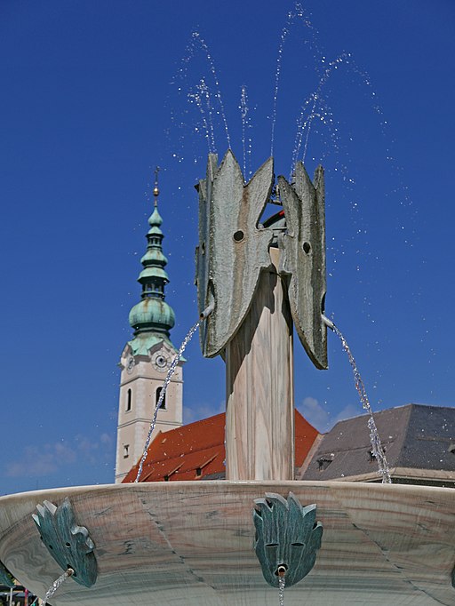 Klagenfurt Brunnenanlage Der Gesang 03