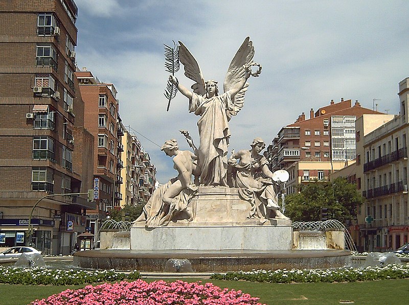 File:La Gloria y los Pegasos (Querol) Madrid 02.jpg