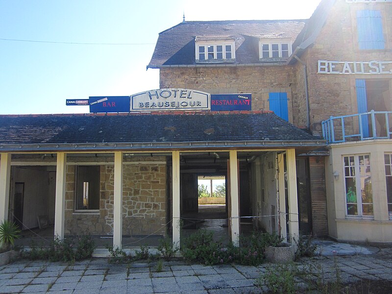 File:Landévennec, Hôtel Beau Séjour - Urbex 02.jpg