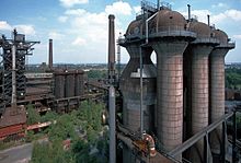 Landschaftspark Duisburg-Nord mit Industriedenkmälern und Parkanlagen.