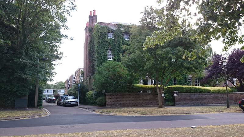 File:Langham House and Close - Ham Common.jpeg