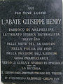 Plaque commémorative dédiée à Joseph-Marie Henry, sur l'église paroissiale.