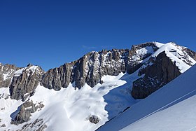 Pohled na jižní stěnu hrábě z Tête Nord du Replat.