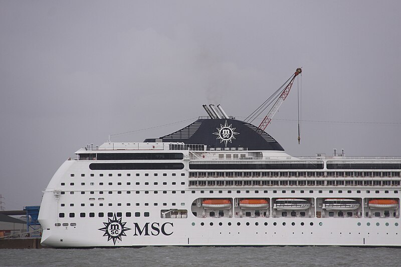 File:Le paquebot de croisière MSC Opera (5).JPG