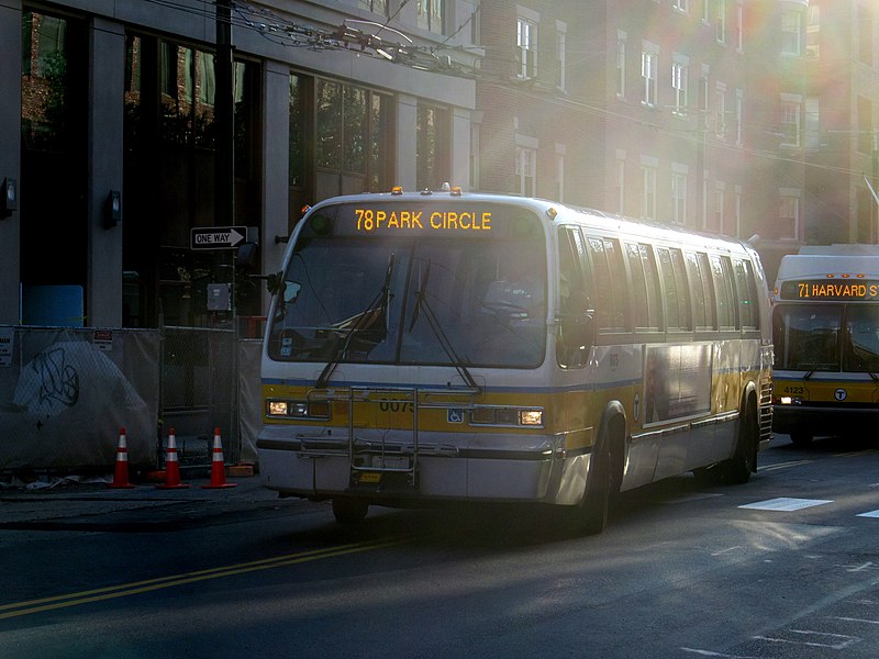 File:MBTA route 78 bus entering the Harvard Bus Tunnel, July 2015.JPG