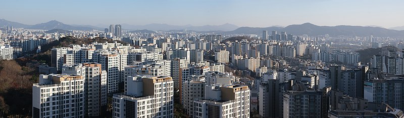 Residential buildings in Seongdong-gu, seen from Maebong Mountain, Seoul.