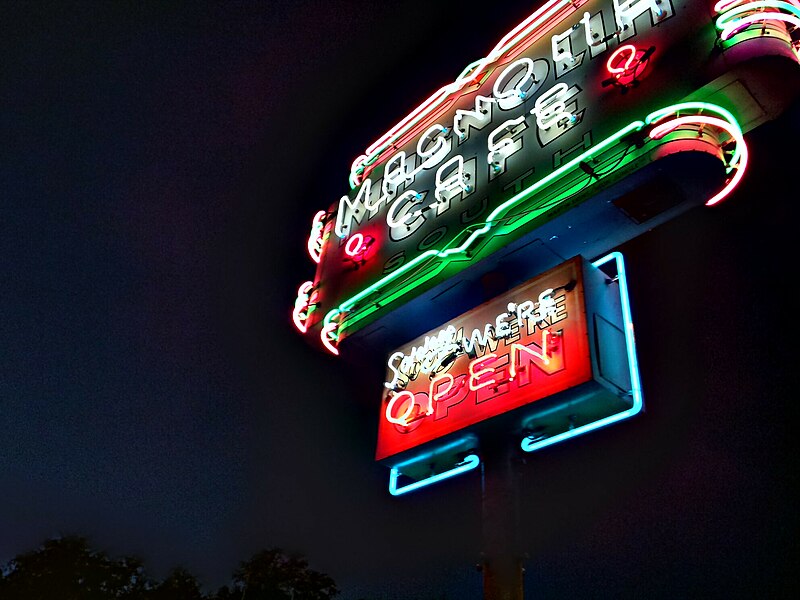 File:Magnolia Cafe neon sign at night.jpg