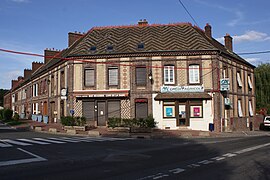 L'ancien hôtel Braconnier au coin de l'une des cités ouvrières de l'ancienne usine Boulenger.