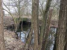 Zufluss Schlagbrügger Graben im Uferbereich des Mechower Sees mit Brücke des früheren Kontrollwegs der Grenztruppen