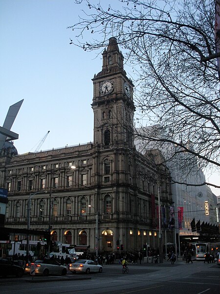 File:Melbourne GPO early evening.jpg