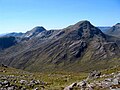 Blick vom östlich benachbarten Sgòrr Ruadh auf den Maol Chean-dearg