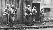 Troops of US 5th Infantry Division conducting a house-to-house search in Metz on 19 November 1944. Metz1944-2.jpg