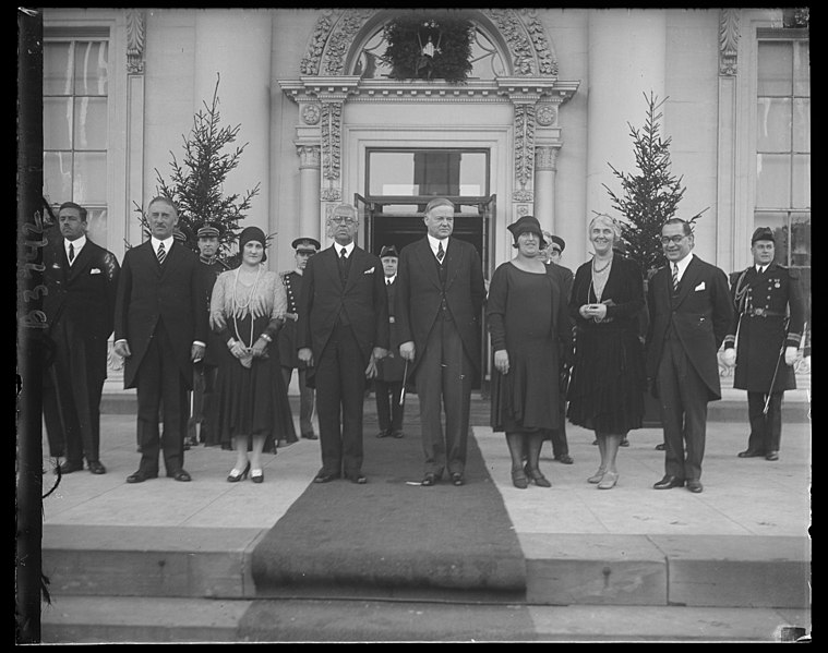 File:Mexican President-Elect at White House. The Mexican President-Elect was received at the White House today by President and Mrs. Hoover. This picture was made on the main steps of the White LCCN2016889550.jpg