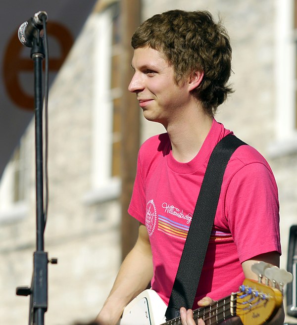 Cera performing in 2011