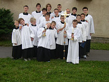 Altar servers in cassock and surplice and one in alb Ministranti-ctyrak.jpg
