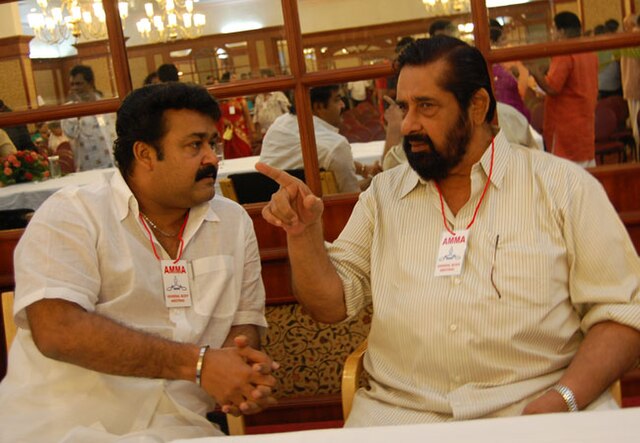 Mohanlal and Madhu at AMMA General Body meeting, 2008